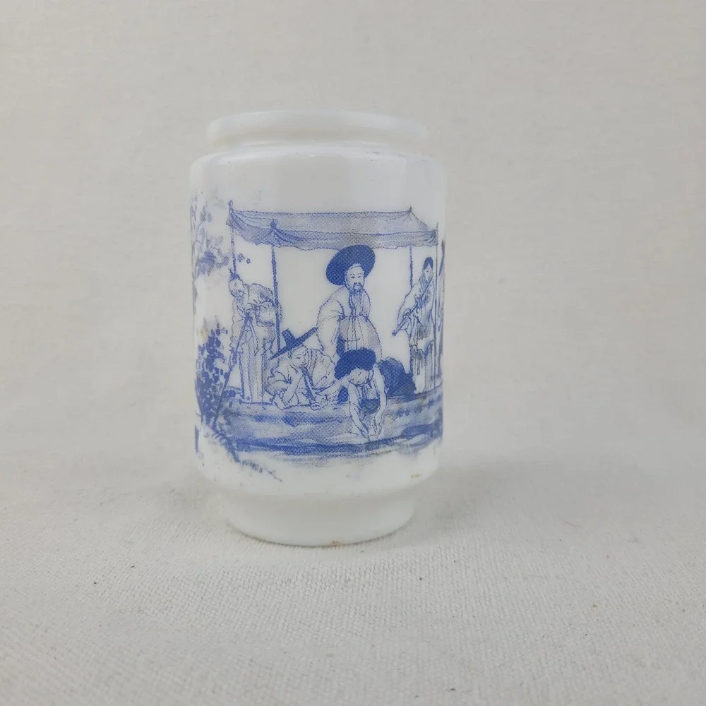 Vintage Blue‎ White Milk Glass Chinoiserie Vase Asian Scene Transferware 4.5
